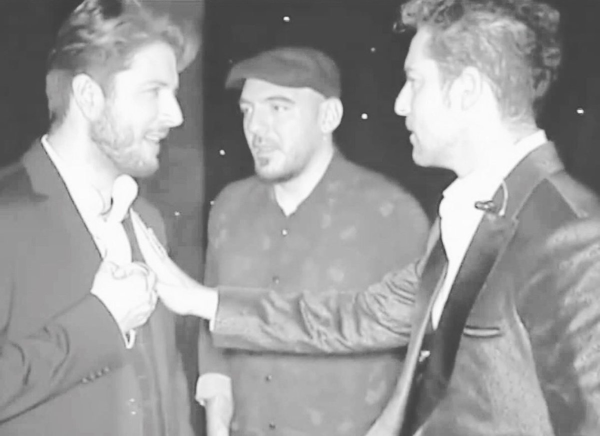 PepiyFernando's tweet photo. @davidbisbal IG - Escúchame @manuelcarrasco_ si estás ahí, quiero que sepas.. te aprecio amigo!!! Ese #pablocebrian ahí atrás!!! Habéis escuchado la canción que cantamos el día de Navidad?🎄🎁 https://t.co/d0psLlqrEO https://t.co/VXxVk7RFjq