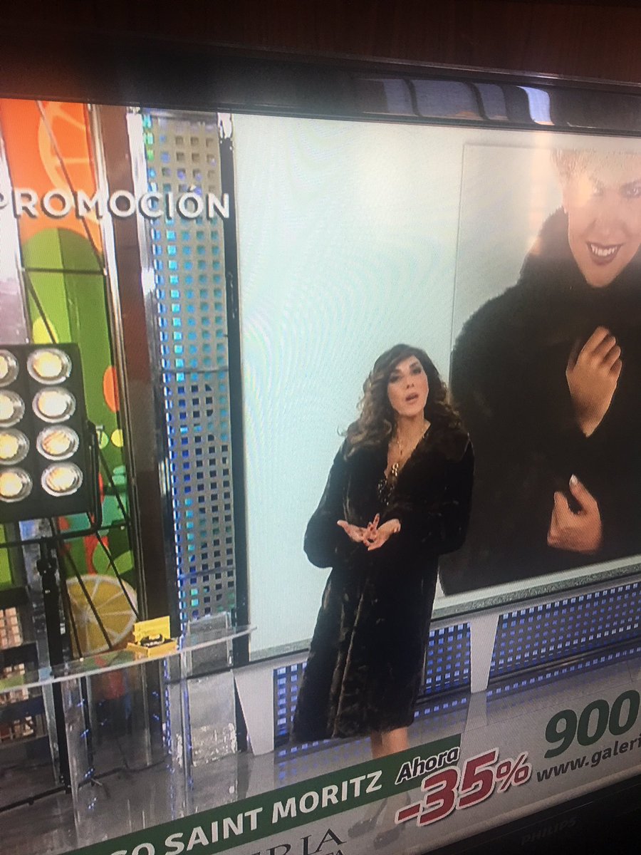RubenAlvarezMel's tweet photo. Me parece lo peor que un programa publicite abrigos de piel en televisión! Cuantos visones han hecho falta para hacer un abrigo así?? Comprar pieles sinteticas por favor! #NoAlMaltratoAnimal #salvame #salvamenaranja @salvameoficial @pazpadilla https://t.co/8CZRiO8hDG