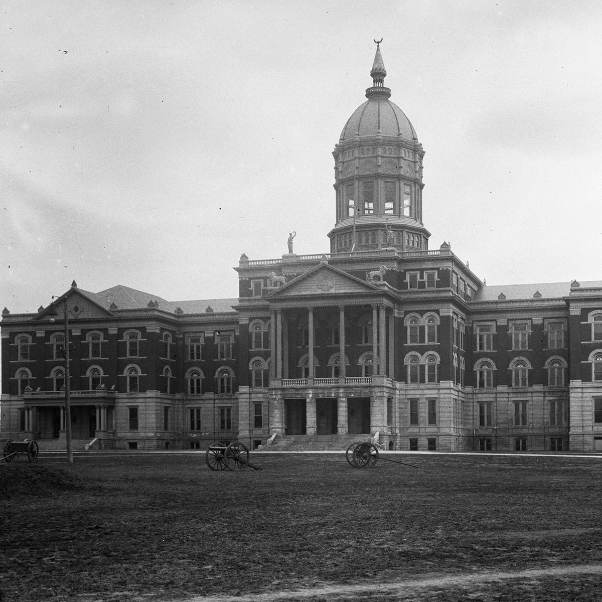 MOREALTORS's tweet photo. #TBT 1895: Jesse Auditorium is recently completed and cannons are on the quadrangle. #visitmo #Missouri
#columbiamo #jessehall #mizzou#missouri#missouri_photos #midmissouri
#downtown University of Missouri https://t.co/9PWLU3mdD0