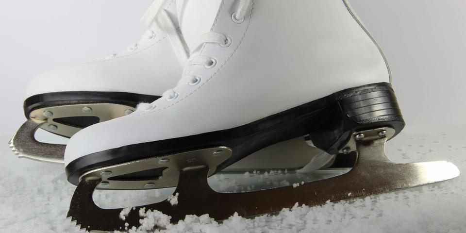 acnydowntown's tweet photo. Looking for the perfect #datenight? Enjoy skating with your sweetheart at The Rink at Brookfield Place! https://t.co/Rhe3WQoziq #iceskating #NYC @BFPLny https://t.co/oCOulFIxdm
