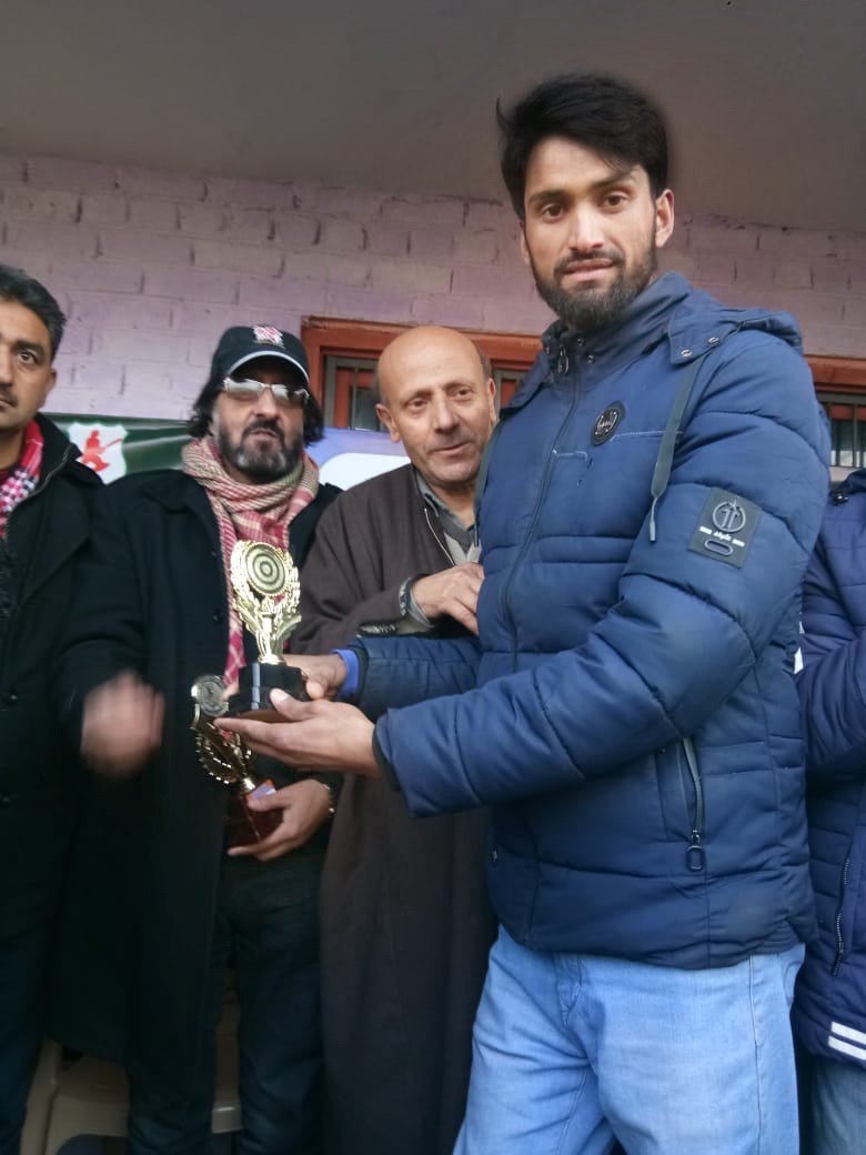 Aatif_Qayoom1's tweet photo. It was really a proud moment for me to receive an award of appreciation from #syed #hamayun #kaisersb former director of radio Kashmir Srinagar and Dc Kupwara Khalid jahanghir sb
@TheKashmirToday
@shahidimrankc @mlalangate @Reshigowhar
@kashmircrownews #my #identify ❤❤❤ https://t.co/78D5yjRxHR