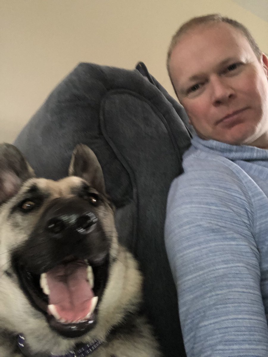 Chilling with my new girl Sadie :)
#shelterdog #rescuedog #GermanShepherd #carpdog