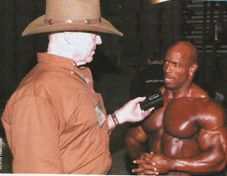 EAbodybuilding's tweet image. @shawnrayifbbpro just standing there in the midst of an interview looking like he was either chiseled from granite or just landed from another planet! Unreal! #EnduringAesthetics #ShawnRay #MassandClass
