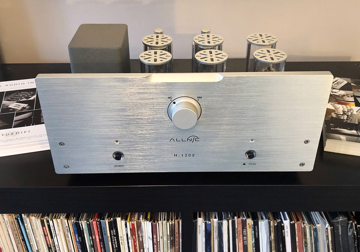 2019 begins with a look at one of my favourite brands and the upgraded version of their most popular product. The entry-level Allnic H1202 phonostage has been improved yet again:

lotushifi.co.uk/the-new-allnic…