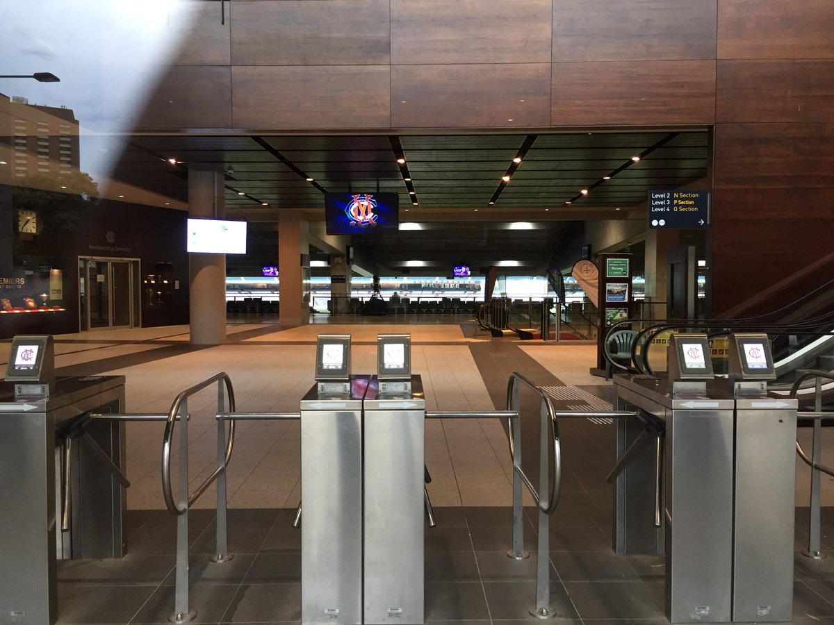 godemons27's tweet image. @MCC_Members Hoping for a good day of batting from the Aussies #inthequeue #BoxingDayTest 😀