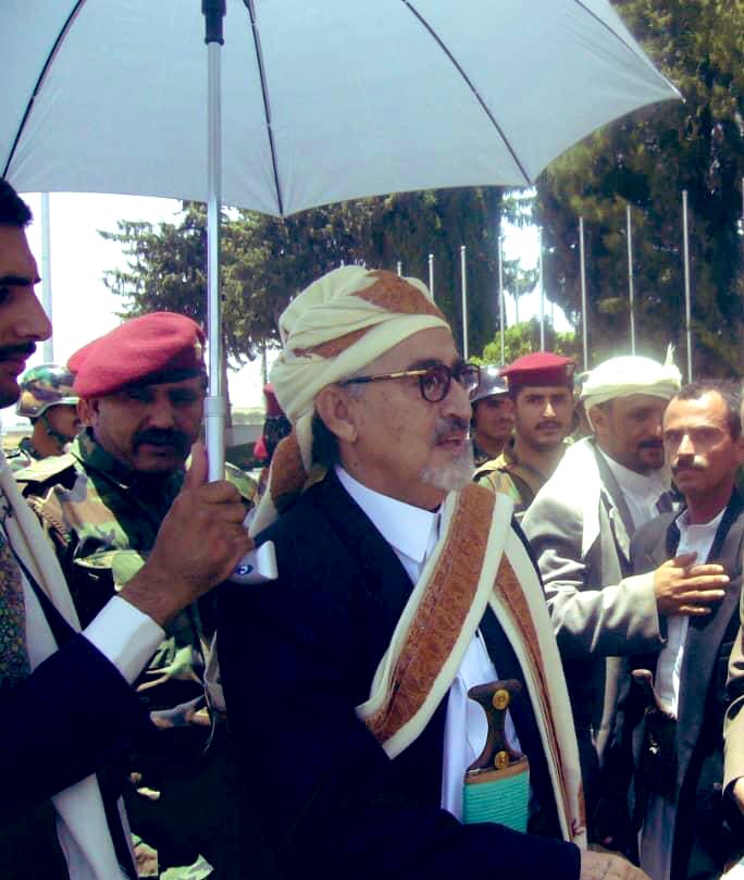 YaserAlhasani's tweet photo. في الذكرى الـ(١١)لرحيل حكيم اليمن الشيخ / عبد الله بن حسين الأحمر .

لا تزال اليمن تائهة في النفق المظلم الدي تحدثت عنه.
رحمك الله وأسكنك فسيح جنانه.

 #الذكرى_ال11_لرحيل_حكيم_اليمن https://t.co/a2pgeyw9Id
