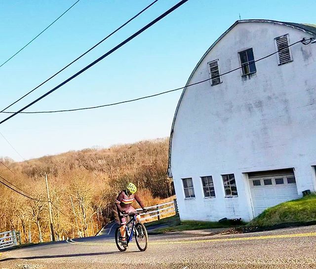 TeddyPeeeee's tweet photo. S C H W E N K S V I L L E, PA: Working off the Cookies with more ⛰ intervals on Mill Rd.
.
.
.
.
#Diamondbackoverdrive | #MTB | #bikes | #Mountainbike | #Mountainbiking | #hills | #hilltraining | #uphillbiking | #Intervals | #nevergiveup | #Betterwit… https://t.co/pEANtUvyVq https://t.co/MCRYK4yqoF