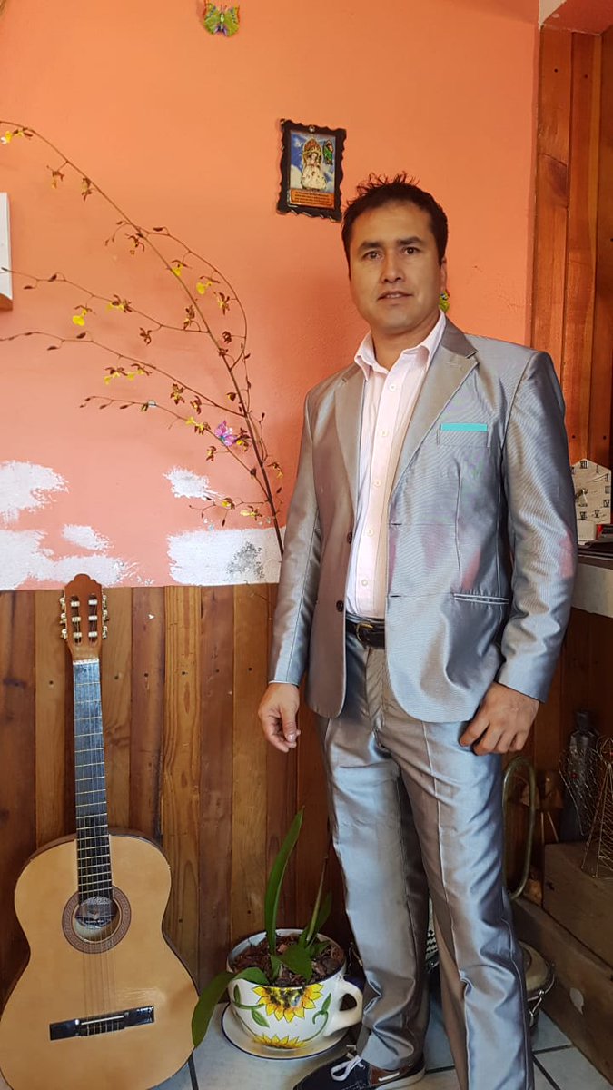 TlaxiacoBox's tweet photo. Feliz cumpleaños le  deceamos a nuestro Fundador, Entrenador y manager profesional "NOEL CRUZ GONZALEZ"  por creer en el talento de la región  #Mixtecaa nombre del CLUB DE BOX JANETH"LA DINAMITA"OSORIO #Tlaxiaco #Oaxaca #Mexico  '"FELICIDADES"" https://t.co/75nMPODGMN