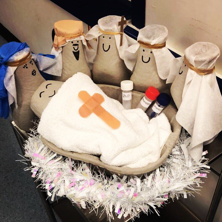 The BEST nativity scene on J27 @LeedsHospitals @acutemedLTHT 😍 making work over Christmas so much better #teamAIM #nativity #urinebottlecrafts #christmas
