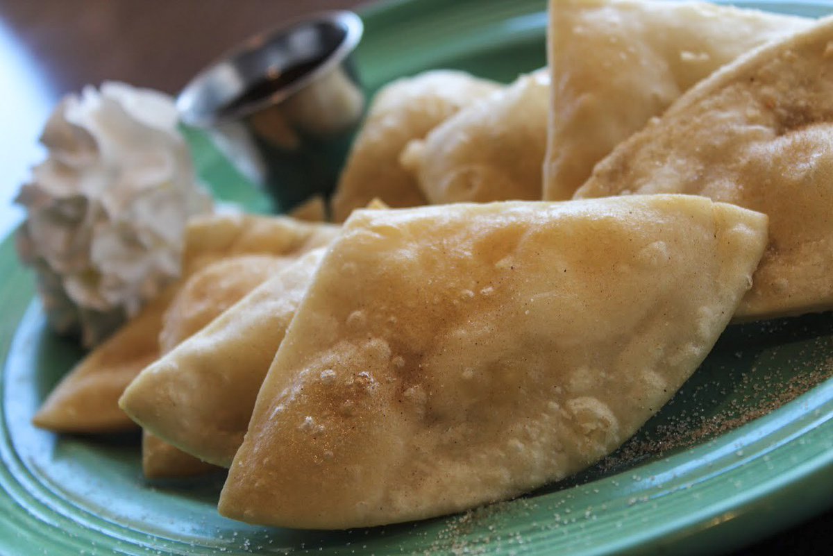 Give your sweet tooth what it wants before those 2019 resolutions hit! #sopapillas 😋