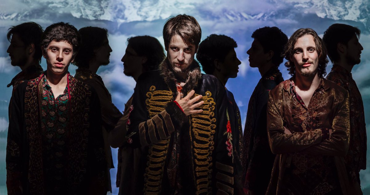 Así esperamos el año que entra!
Nos vamos de gira para el Uruguay!
Ph: Adan Jones
Make up: Julieta Niguyen