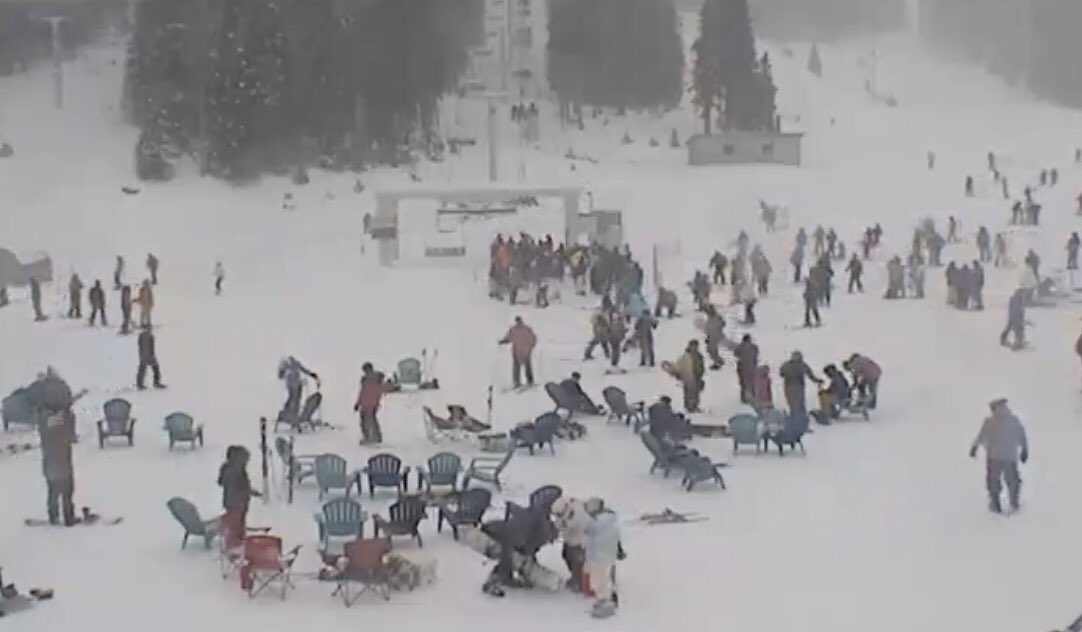 ehuntermoore's tweet photo. Snow in AZ! YeS! We need snow! (Photo is a screenshot from Sunrise Ski Resort webcam today at 2:10pm) #AZWinter #azwater #sunriseAZ https://t.co/2b6ooST1mf
