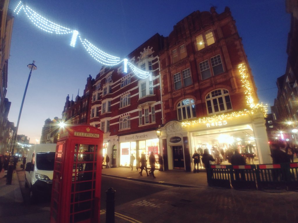 sim010101's tweet photo. Lovely evening all from #London 💖 https://t.co/ueuCEm02tD
