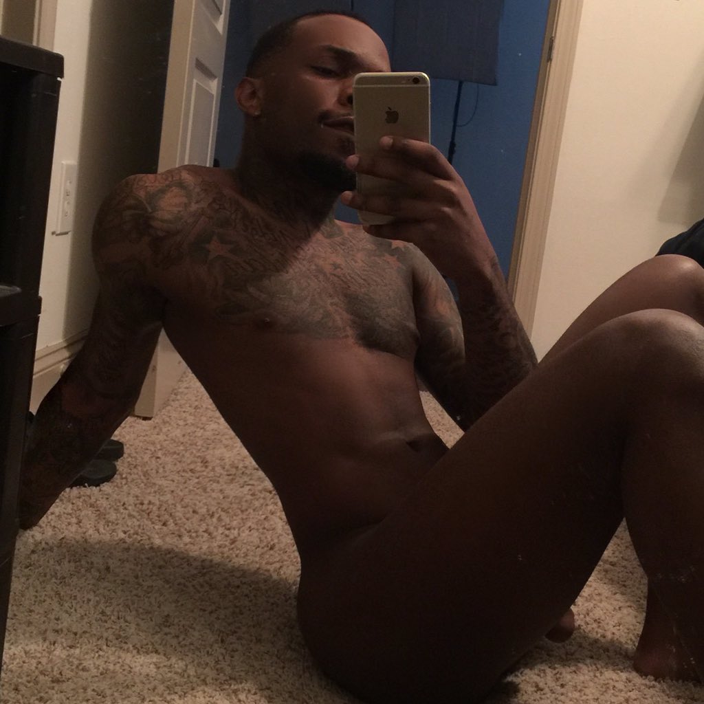 AESTHETICCURVES's tweet image. Consider me a nudist.