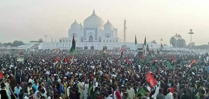 PPPDigitaMedia's tweet photo. President #PPPP &amp; Former Pres of Pakistan @AAliZardari Addresse Public gathering&amp;while paying rich tribute to Shaheed  Mohtarma #BenazirBhutto on her #11thMartyrdomAnnivarsary said she was a stateswoman &amp; an inscriber of d history #SalamShaheedBenazir #SalamBenazir https://t.co/77rR9spkNF