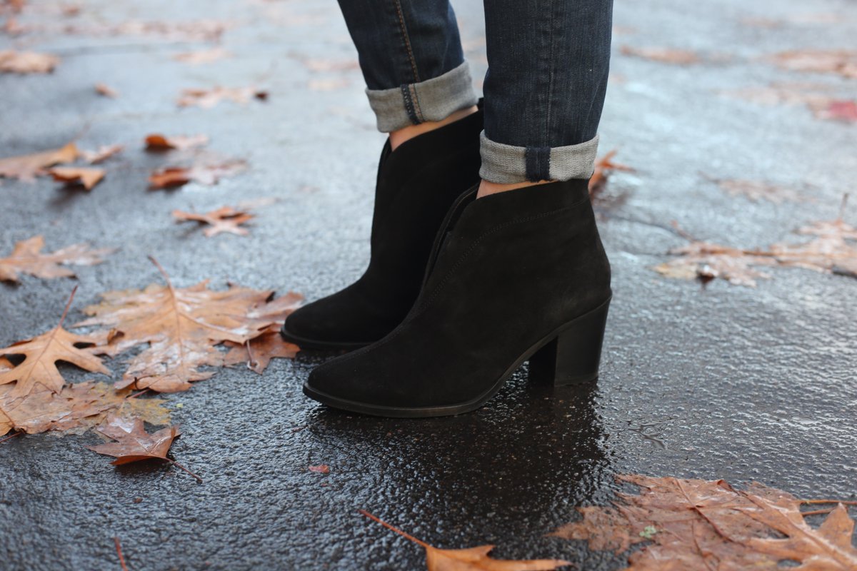 Arktana's tweet image. These black booties are so versatile! They can pretty much be paired with anything- from denim to dresses!
.
.
.
.
#arktana #dibatrue #blackbooties #musthave #shoplocal #pnw #pdx #pdxblogger #under10K #camas #arktanastyles