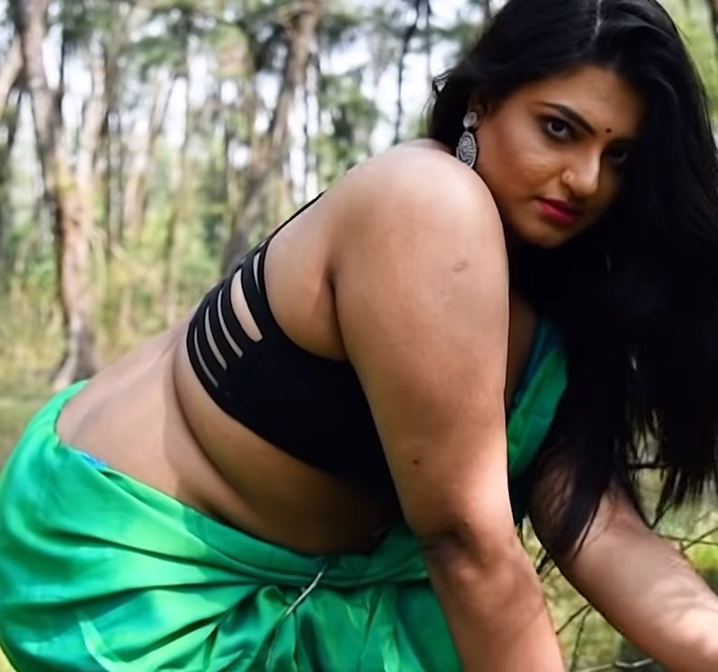 Rohit_swag's tweet photo. #PART6 #Sneha #Saree #SareeSwag #SareeLove #SareeGirl #Black #GreenSaree #Back #HotBack #Sexy #SexyBack #Curve #Backless #Bra #BlackBra #ShowBra #Sleeveless #Damn #Sexo #Hot #Chubby #chubbywomen #Cleavage #photoshoot #Awesome #EyesOnYou #bhabi #HotBhabhi #Bong 😍😍😍 https://t.co/l7d8q1YA7m