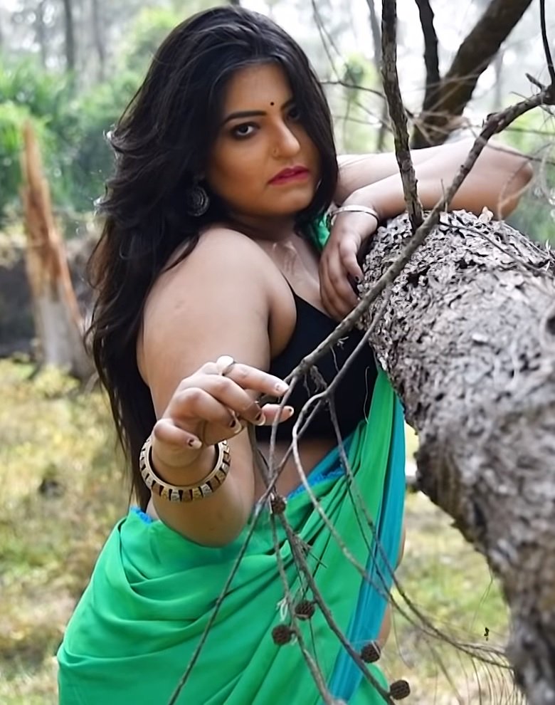 Rohit_swag's tweet photo. #PART8 #Sneha #Saree #SareeSwag #SareeLove #SareeGirl #Black #GreenSaree #Back #HotBack #Sexy #SexyBack #Curve #Backless #Bra #BlackBra #ShowBra #Sleeveless #Damn #Sexo #Hot #Chubby #chubbywomen #Cleavage #photoshoot #Awesome #EyesOnYou #bhabi #HotBhabhi #Bong 😍😍😍 https://t.co/0e0wcuSO9q