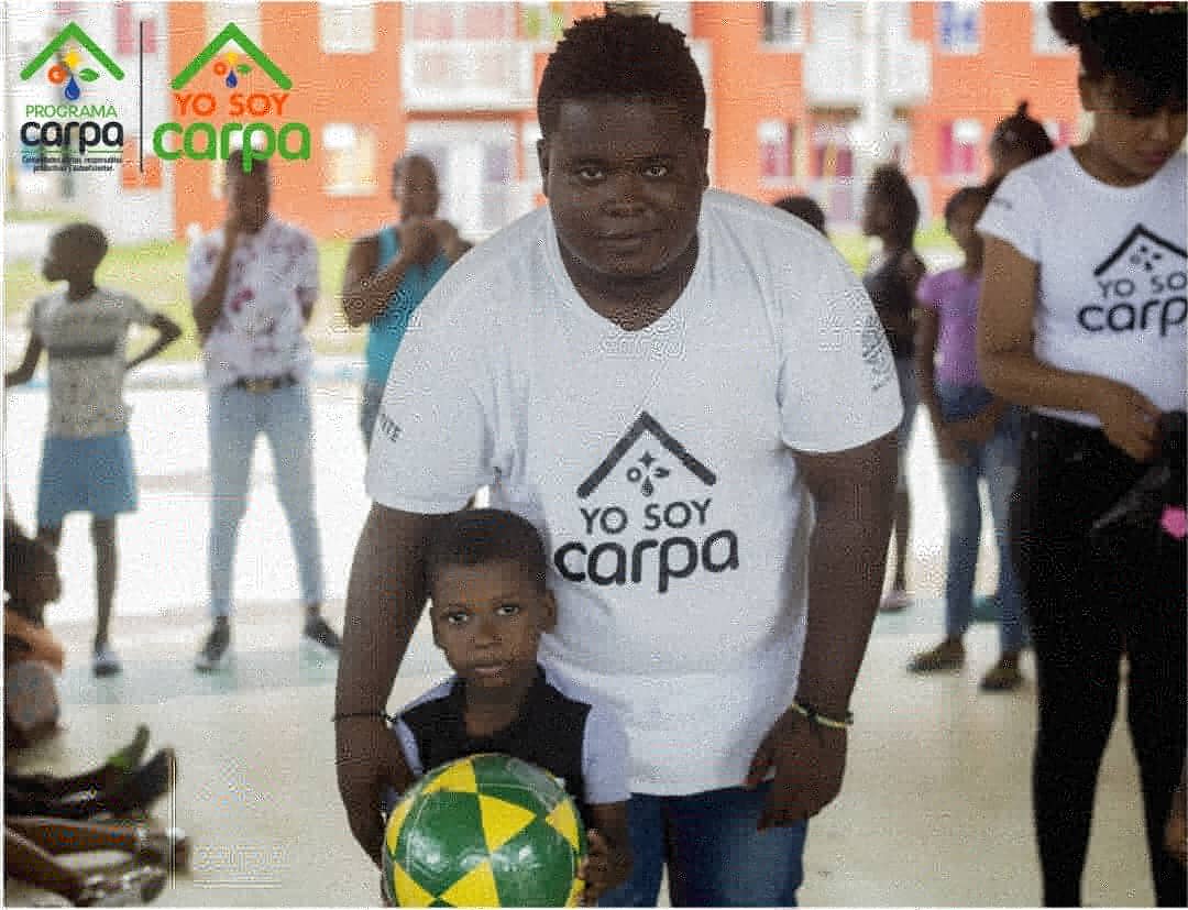 programacarpa's tweet photo. Con la familia #ProgramaCarpa, estuvimos en la #CiudadelaMIA llevando alegría, entregando regalos, y compartiendo una #Navidad imborrable en el corazón de todos los niños y jóvenes de este hermoso lugar 🎄💛
•
•
•
#Quibdó #PacíficoColombiano https://t.co/9BSDDtUvm0