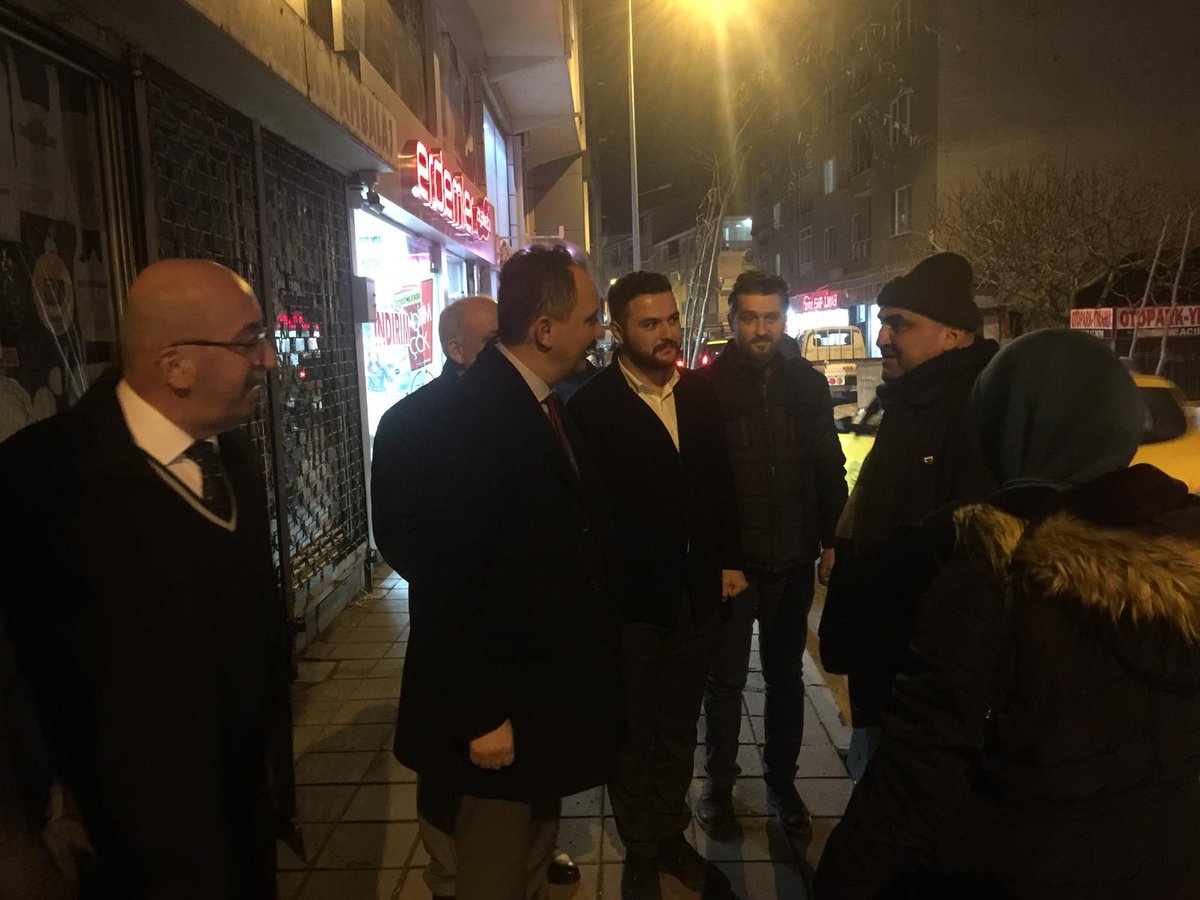 akgenccorlu's tweet photo. AK Parti Tekirdağ Büyükşehir Belediyesi Başkan Adayımız Sn; Mestan ÖZCAN, İlçe Başkanımız Sn; Yavuz UYLAŞ ve İlçe Gençlik Kolları Başkanımız Sn; Sebahattin BİRSÖZ ile "İşcanlar Çarşısı" esnaflarımızı ziyarette bulunduk. https://t.co/ifZ7KRlLD2