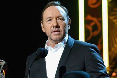 RoyalPrinceBayo's tweet photo. Breaking News: Police Say There Is Video Evidence Of Kevin Spacey Sexual Assault https://t.co/iWEy8CybxI https://t.co/hMczVXx04s