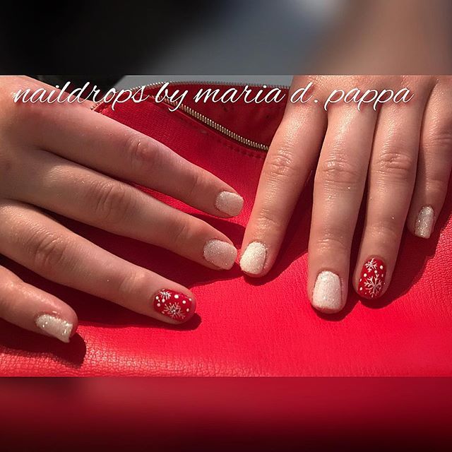 #manicure #rednails #glitternails #snowflakenails