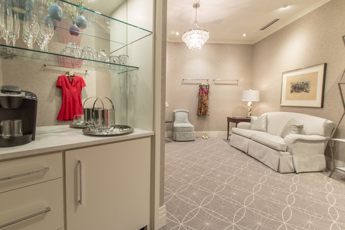 This dressing room needed to reflect the high-end fashion of the women's retail store, so we designed with luxury in mind. What better way to shop than with a glass of wine?
.
.
.
#interiordesign #interiordesigner #interiorlovers #design #retaildesign #retaildesigner