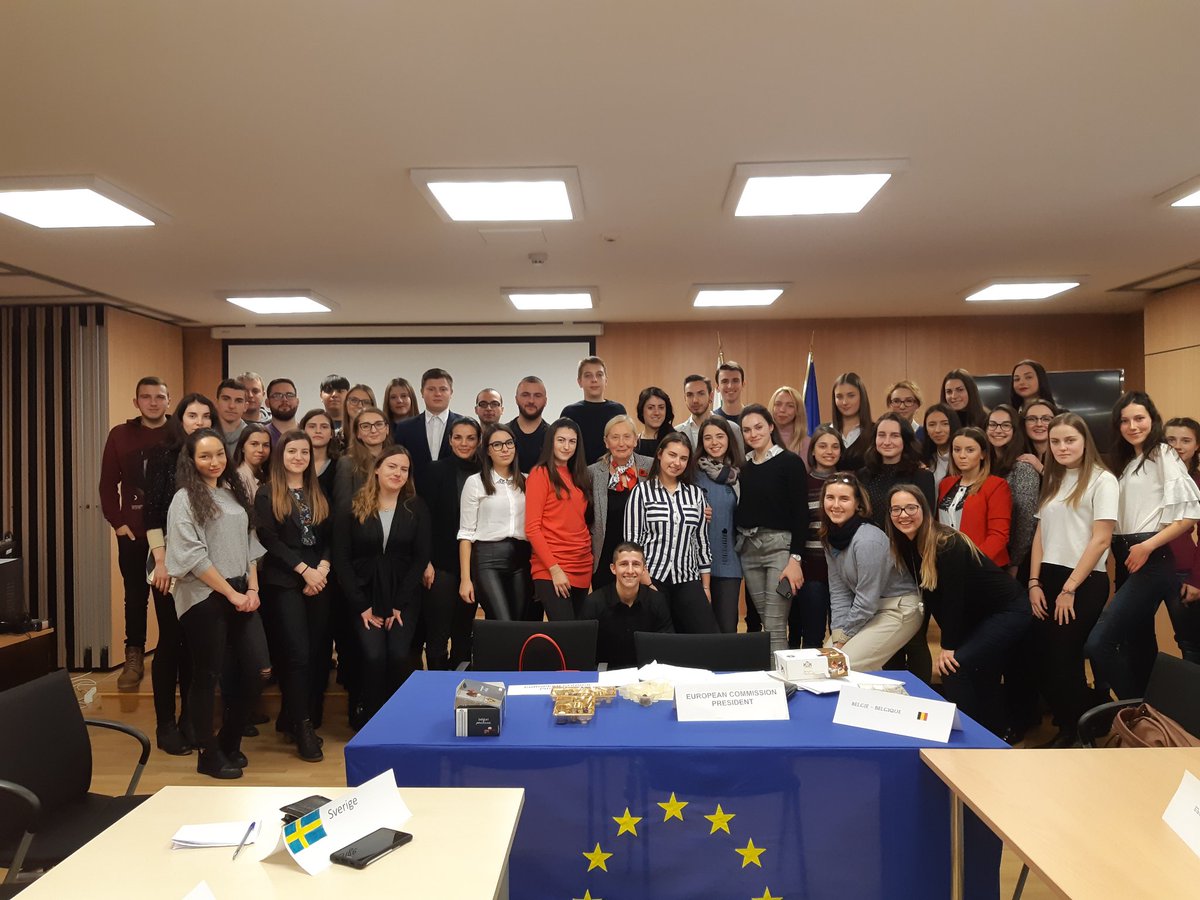 jm_esee's tweet photo. Simulation game 2018 under the Jean Monnet CoE project with the support of Erasmus+.
Симулационна игра със студентите по европеистика, превъплатени в ролите на министър председатели,  трябваше да вземат трудни решения по МФР 2021-2027.
#JeanMonnetCoE #Erasmus+  #nextMFF https://t.co/v0mCBBY9CL