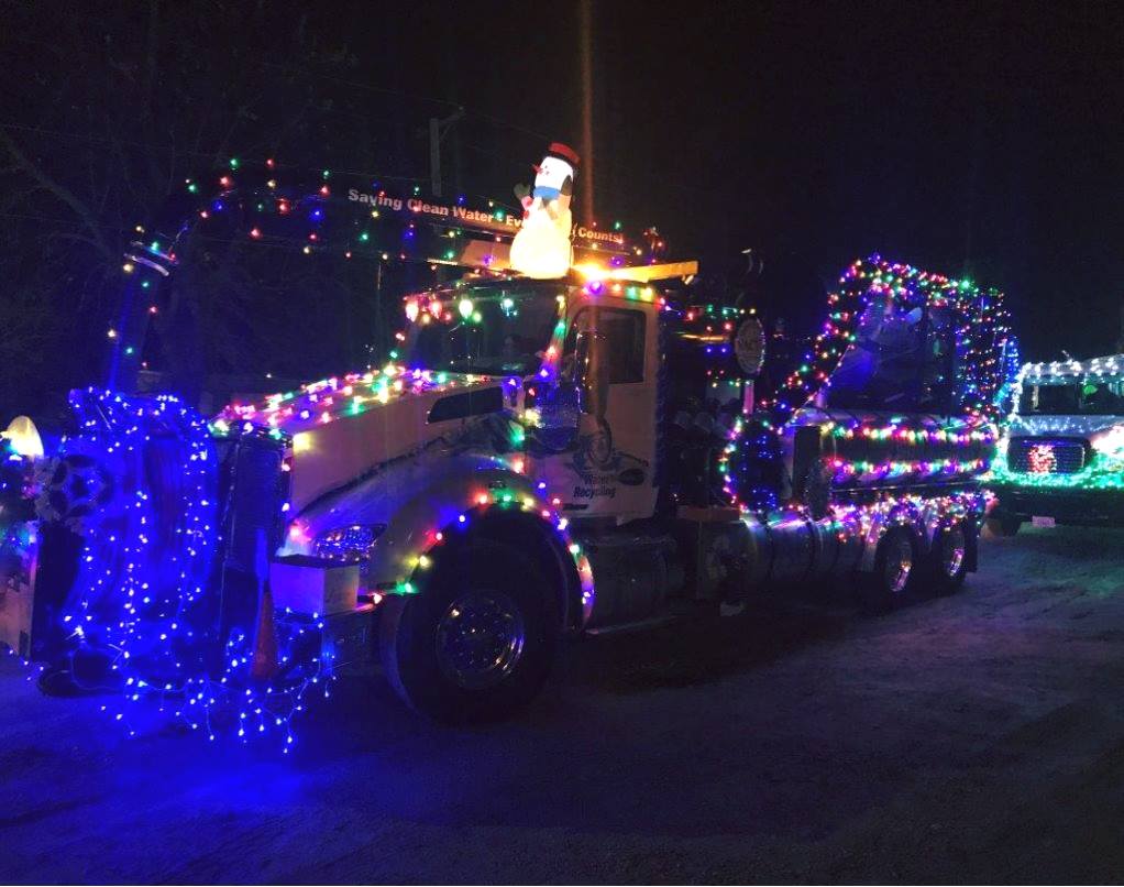 vactormfg's tweet photo. Hope everyone has been enjoying this holiday season! Here's a shot from the Streator, IL holiday parade where a 2100 water recycling unit got into the spirit #Vactor #WorkAssured https://t.co/CCR0d8n5hC