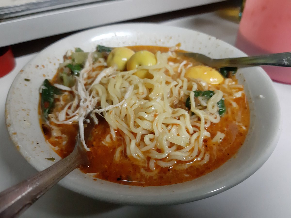 indomie soto + suiran ayam + sate telor + sawi + sambel bubur

met makan guys 🤭