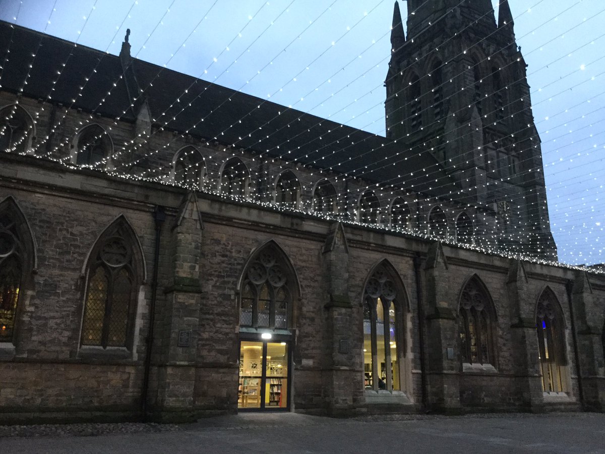 RuthCarlyle's tweet image. New #LichfieldLibrary @StMsLich shimmering under the Market Square Christmas lights @StaffsLibraries