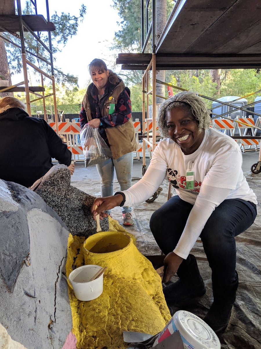 LCFloat's tweet photo. The #LCFTRA float is under the bridge and open to visitors every day, 8:30am-10pm from now until New Year's Eve! There is no charge to visit. Find us at 4510 Hampton Road, La Canada. https://t.co/hnz9eURj5L