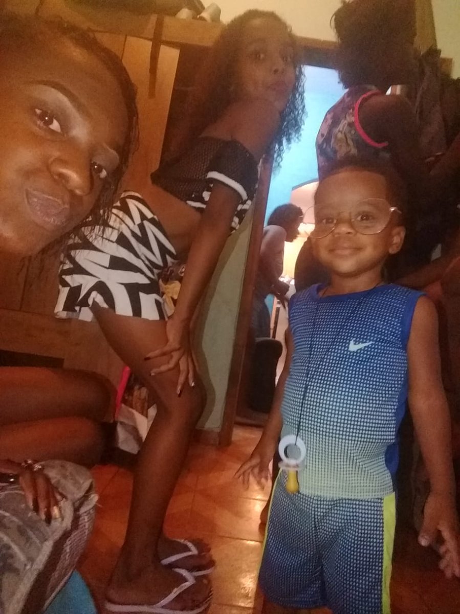 Titiadajulia's tweet photo. Sobre meu Natal com eles https://t.co/lcFiu4x7Pp
