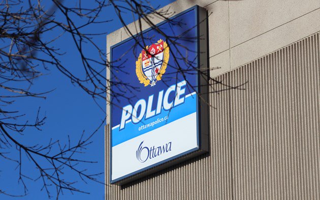 Police arrest Barrhaven robbery suspect dlvr.it/QvT3vr #ottnews https://t.co/XLaoXdte6l