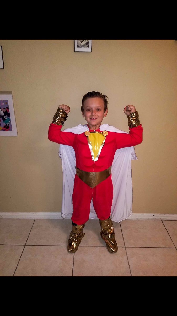 rogue2128's tweet photo. @ZacharyLevi So...super mom fail here...Just realized while looking through pics, that my kiddo asked me to share his Halloween pics with you! I couldn't get a legit one on such short notice, but I did my best and he was super proud of it 😊 #Shazam https://t.co/uPAOCJZT23