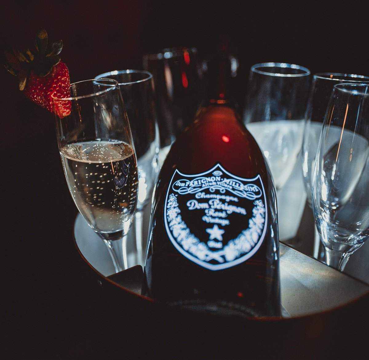 PECNYC's tweet photo. Its Thursday and what better way to spice up your Thursday than with A bottle of Dom Perignon Champagne Brut and  Perfectly Seared Lamb Chops. #domperignon #lambchops #lapdance #champagneroom #lapdance #champagne #executiveclubnyc  #bottleservice #stripper #nightclubs https://t.co/KxoFfdPra7