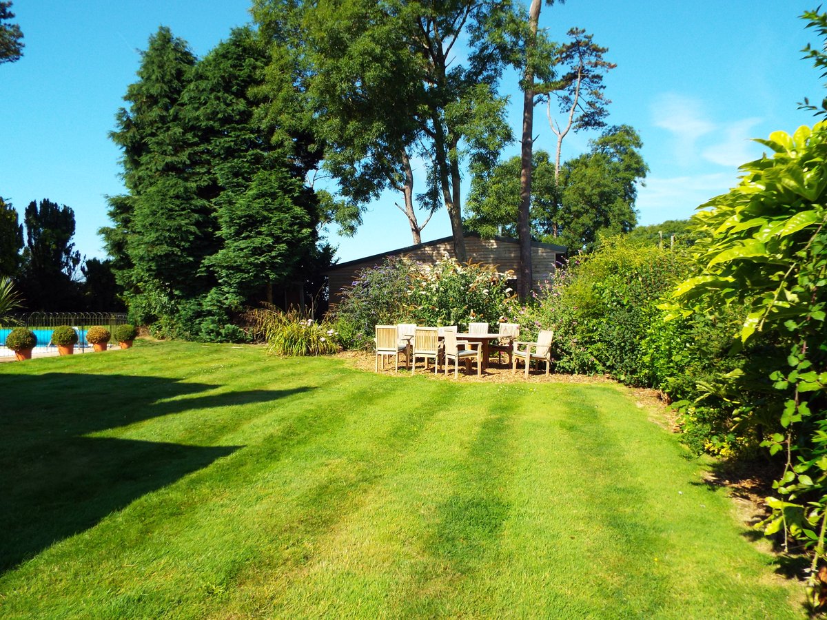 dowerhouselyme's tweet photo. If you like your midweek break to include a lot of R&amp;R, a visit to see us @DowerHouseLyme in 2019 is a must! With 2 acres of grounds and set on the stunning Jurassic Coast you'll want to stay for a long time! Book direct at https://t.co/3iWhqiMr0C https://t.co/lQuWxDVSkb