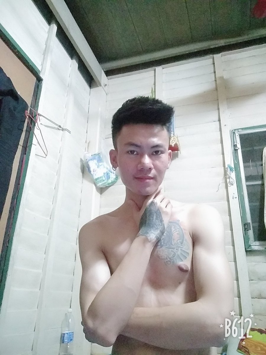 Belllay1's tweet photo. ႏွစ္သစ္ကို ႀကိဳဆိုလိုက္ၾကရေအာင္ 😘😘😘 https://t.co/WfofsmVPD5
