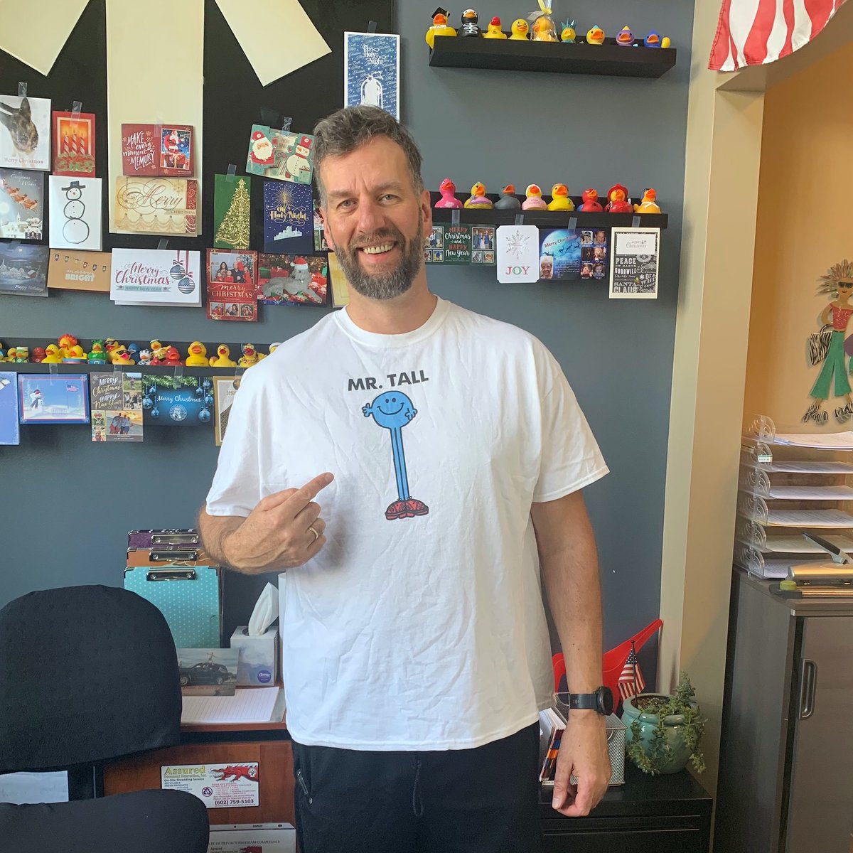 TrainYourGiant's tweet photo. Great Christmas present. Thanks @sdharamr very fitting if you are 7’2” #mrtall #trainyourgiant #tallpeopleproblems #7foot2doc #giant #funny #funnyshirt #headandshouldersabovetherest https://t.co/2TjQETPhZN