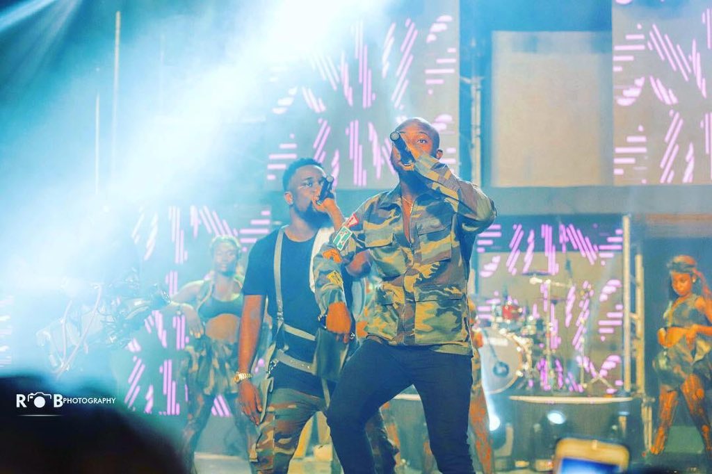 khemickalandy's tweet photo. There is never a dull moment with ’ man @sarkodie #rapperholic2018 @Trafficx1 @BET @TheRealBolaRay @MTVNEWS Akwaaba Music @Akwaabauk 📸@robphotographyg  @thenanaaba Akwaaba Group @ghkwaku Ghana Music Awards Uk Ghana Music @IamKingPromise 

Rob photography 
Guy rob https://t.co/ibx2om2YqY