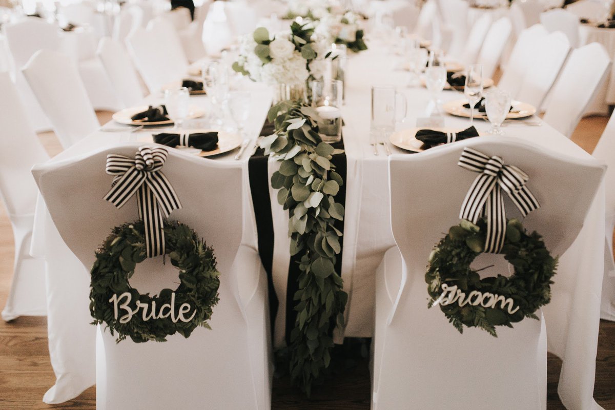 As the year comes to a close, we’re reflecting on all the beautiful moments of #love we’ve been a part of this past year. #weddingsattheelms. @samanthaworthingtonphoto