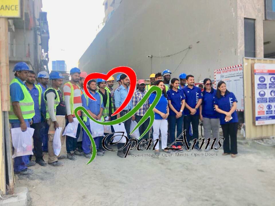 amityschooldxb's tweet photo. #tbt On this last Thursday of 2018, we look back the tremendous support given by the parents of @amityschooldxb in donating over 200 biscuit,cake & juice bags to the construction workers in the community. Thank you #openarmsuae #EmiratesRedCrescent #1millionactsofkindness https://t.co/OBCcV55vW6