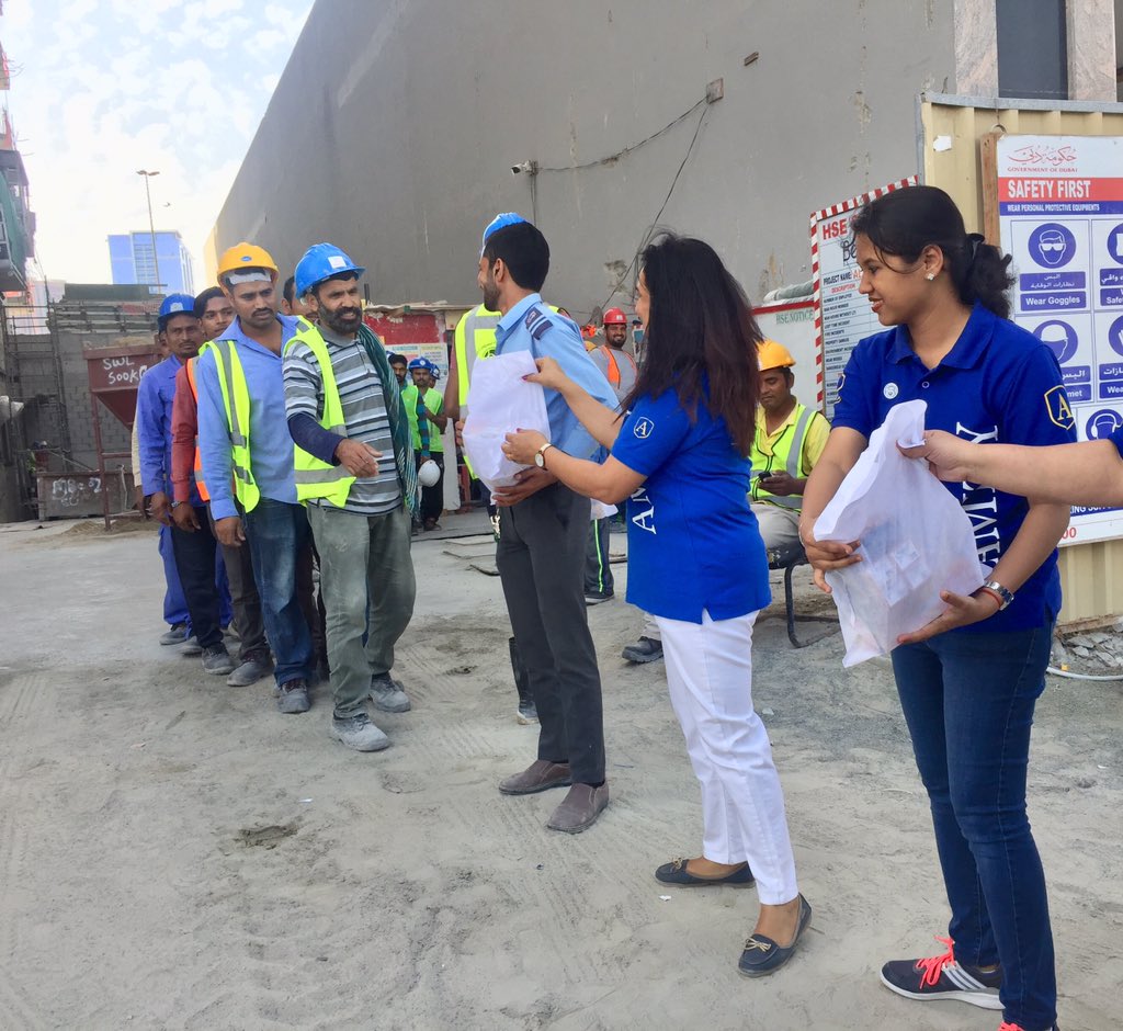 amityschooldxb's tweet photo. #tbt On this last Thursday of 2018, we look back the tremendous support given by the parents of @amityschooldxb in donating over 200 biscuit,cake & juice bags to the construction workers in the community. Thank you #openarmsuae #EmiratesRedCrescent #1millionactsofkindness https://t.co/OBCcV55vW6