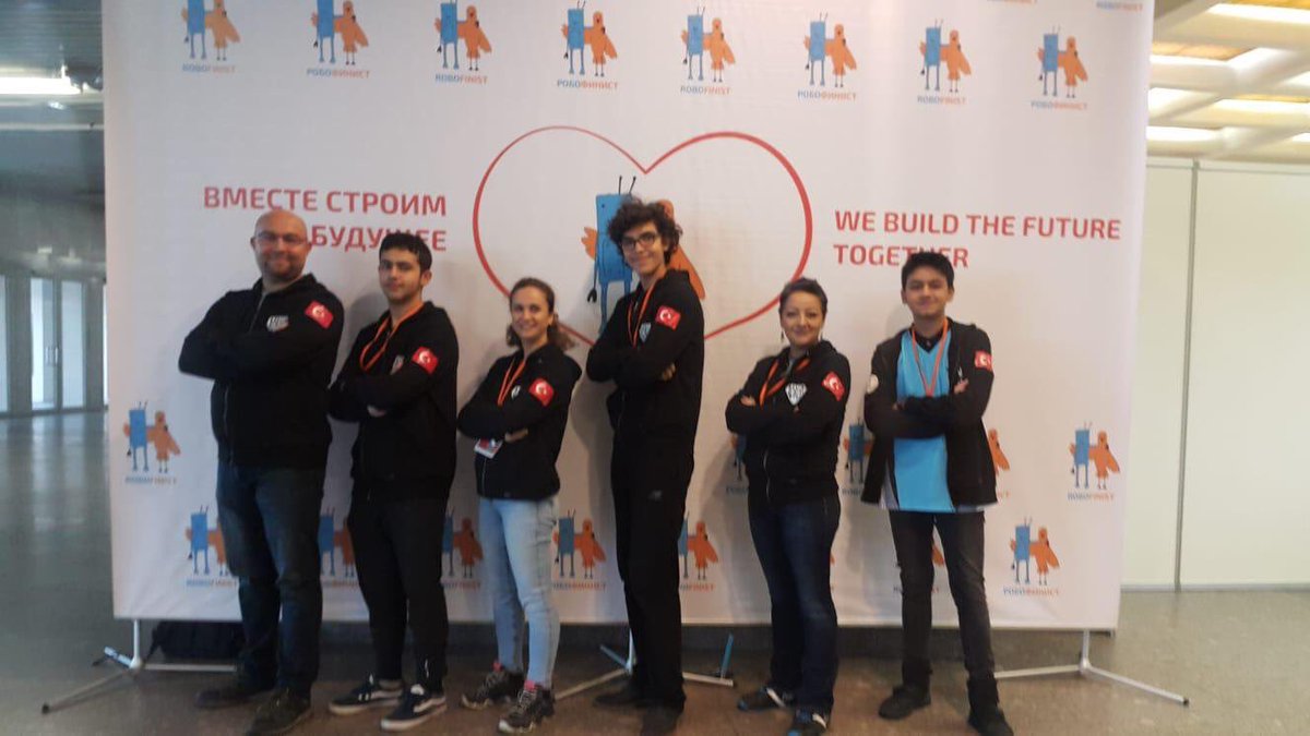 Rusya ve Çin’de gerçekleştirilen Robotik Yarışmalarında ülkemizi temsil ederek yarışan Yenimahalle Bilsem Robust ve Robust Jr takımımıza madalya ve plaketlerini takdim ettik. <a href="/Robust_YBS/">Robust</a>
