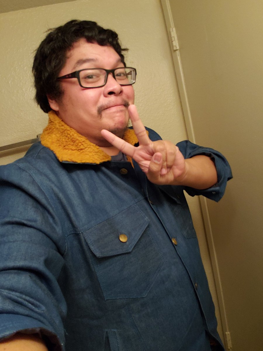 Verisim1litood's tweet photo. Just got this amazing gift in the mail from my sister @xxsarachaxx & my Dad for Christmas and OMG, I LOVE IT! I get to be my own version of Simon Spier! @beckyalbertalli @eppardmatthew @wintersjulian 💛
#denimjacket
#simonspier
#lovesimon
#beckyalbertalli
#mattheweppard https://t.co/d77mMJEZj9