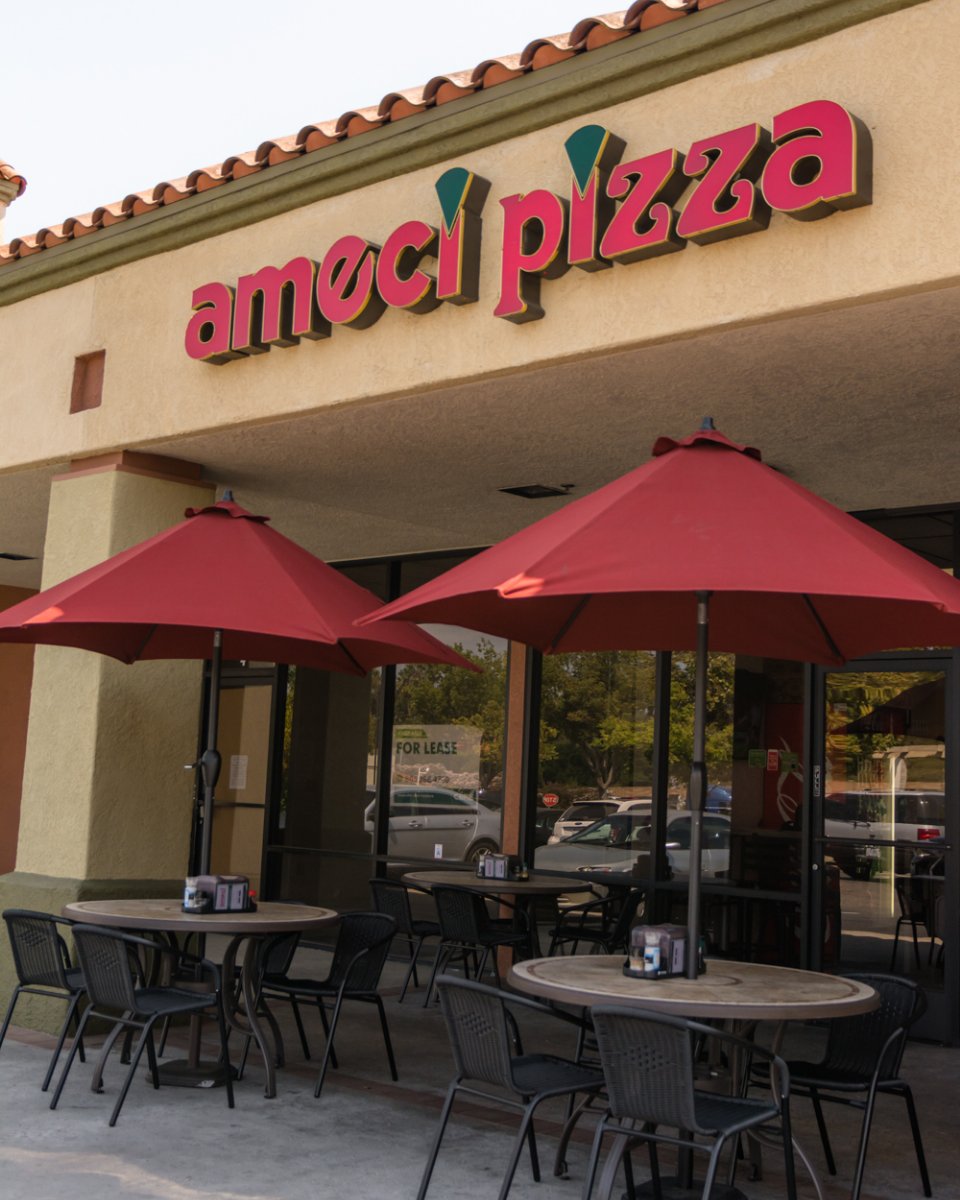 amecipizza's tweet photo. There's nothing we love more than being a place where our community can come relax. #ameci #pizza #pepperoni https://t.co/XOwAfCcicc