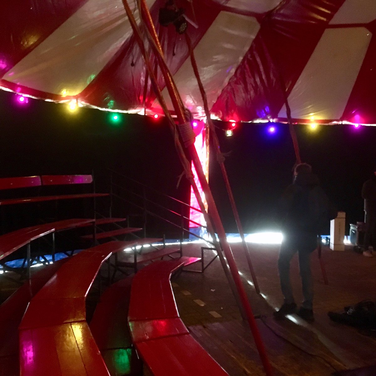 Magisch #Zoetermeer is gestart! Vier dagen lang (tm 31-12) magisch vermaak voor jong en oud op de Markt. #zoetermeerbruist