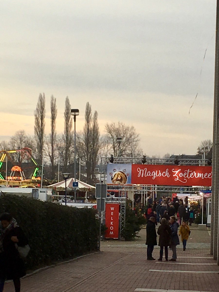 margreet_vdriel's tweet photo. Magisch #Zoetermeer is gestart! Vier dagen lang (tm 31-12) magisch vermaak voor jong en oud op de Markt. #zoetermeerbruist https://t.co/Yrnb27yvpq