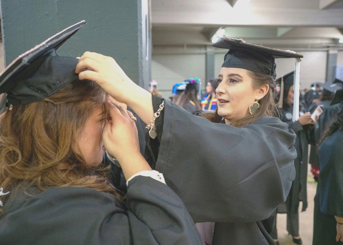 TAMUSanAntonio's tweet photo. #ThrowbackThursday: Queens helping queens! #GirlPower #JagGrad18 https://t.co/Bm3Z3edUvj