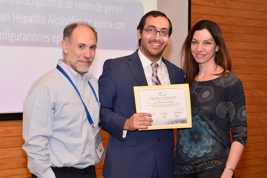 El Dr. Juan Pablo Arab recibió 3 premios (Investigador Joven, Mejor trabajo presentado en el Congreso y Mejor trabajo en el área de la Hepatología) en el congreso chileno de Gastroenterología ¡Felicitaciones! 👏 bit.ly/2ESKmU7